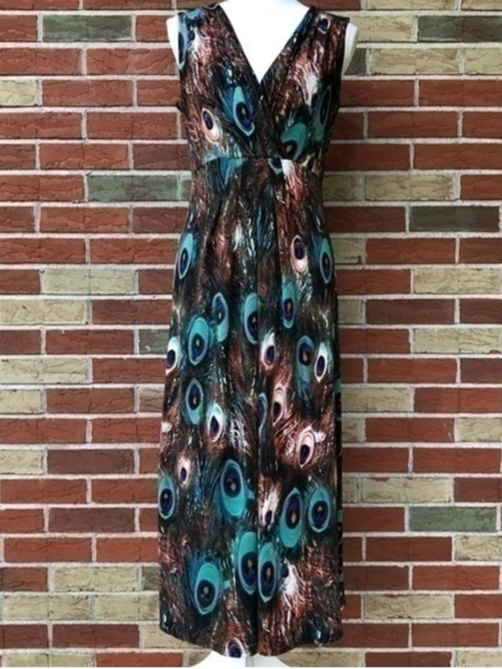 Kasper Peacock Feather Print Sleeveless V-Neck Pleated Maxi Dress 👗